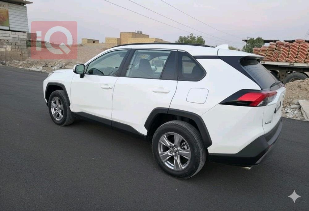 تۆیۆتا ڕاڤ 4